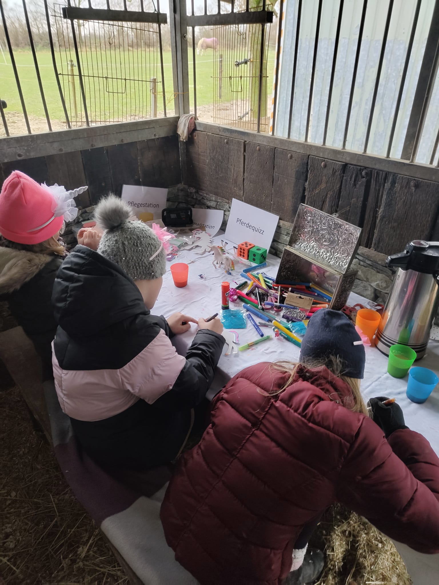 Kinder bei der aufgabenlösung Reitpädagogik Heinsberg